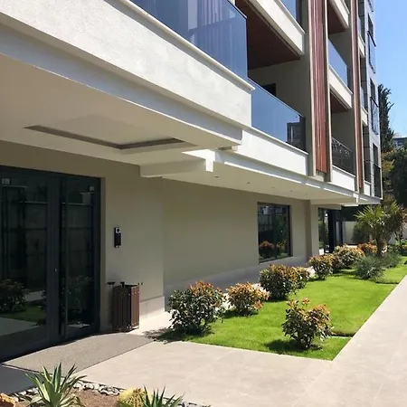 Апартаменты Stylish Near The Sea